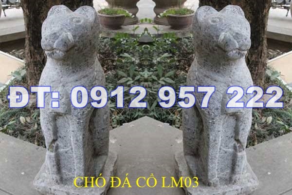 Đôi tượng chó đá cổ của một gia đình ở Bắc Giang