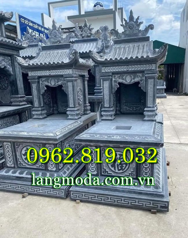 Mẫu mộ có mái truyền thống chạm khắc hoa văn cổ