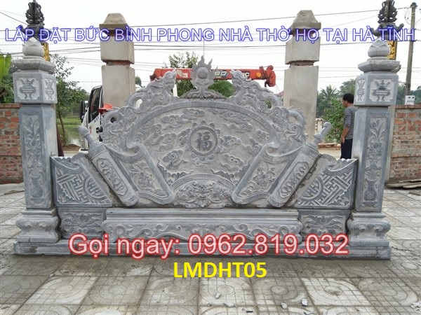 Lắp đặt bức bình phong ngoài trời bằng đá đẹp kích thước 342cm giá rẻ tại nhà thờ họ Lê Hà Tĩnh