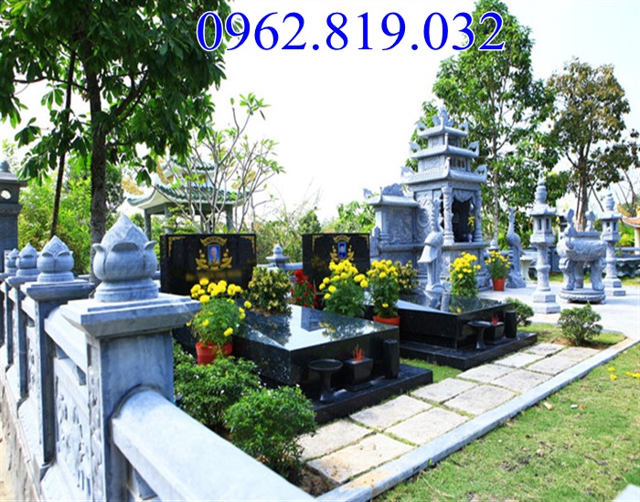 Nên trồng cây hoa gì trong khu lăng mộ đá mang tài lộc cho con cháu