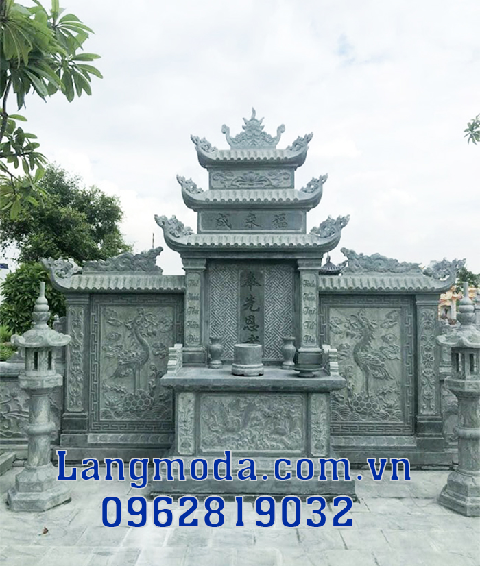 Lăng mộ đá xanh rêu bằng đá tự nhiên nguyên khối tại Bắc Giang