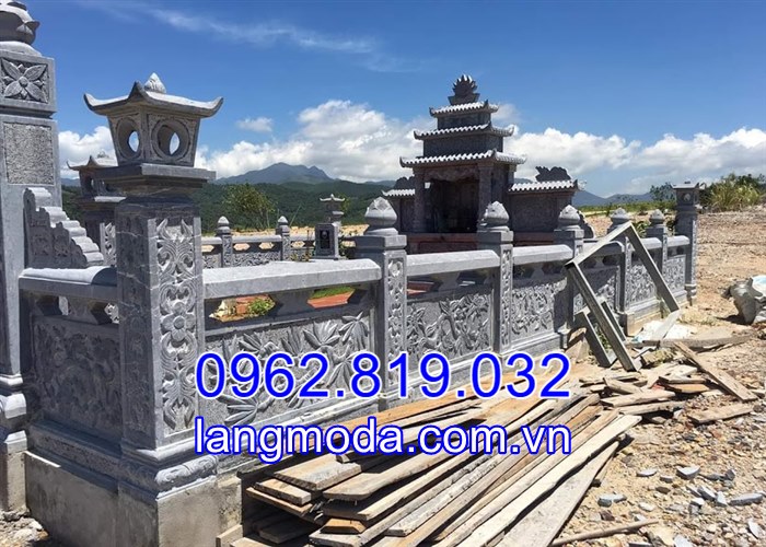Lan can hàng rào đá bao quanh khu lang mộ đá
