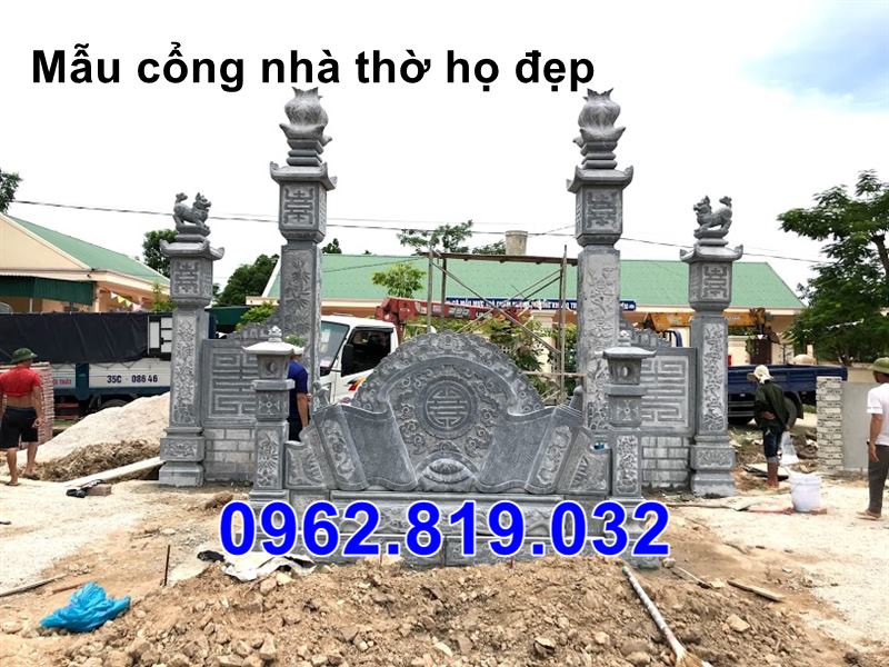 Mặt sau cổng nhà thờ họ 42; Cổng đá