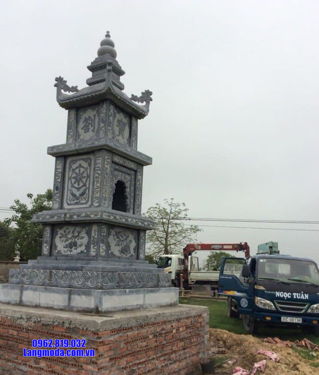 mộ tháp được làm bằng đá xanh Thanh Hóa đẹp