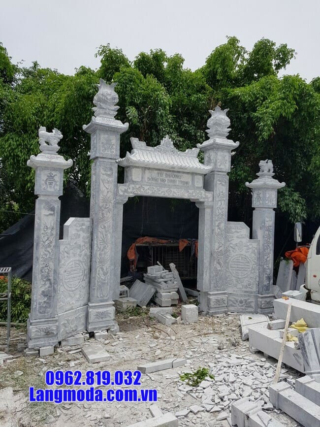 Mẫu cổng đá lắp đặt tại khu lăng mộ