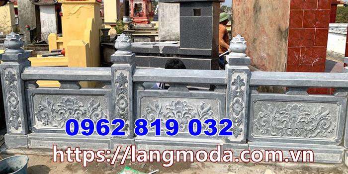Hành lang bao quanh khu nhà mồ gia đình - Tường rào nhà mồ song thân