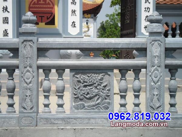 Hàng rào con tiện đá