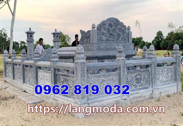 Hàng rào đá nhà mồ