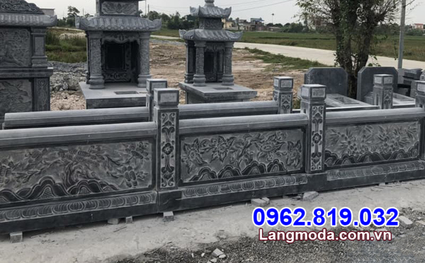 Lan can đá chạm khắc hình Tứ Quý