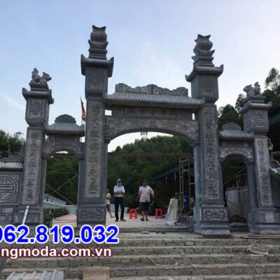 Mẫu cổng tam quan bằng đá đẹp lắp đặt tại chùa