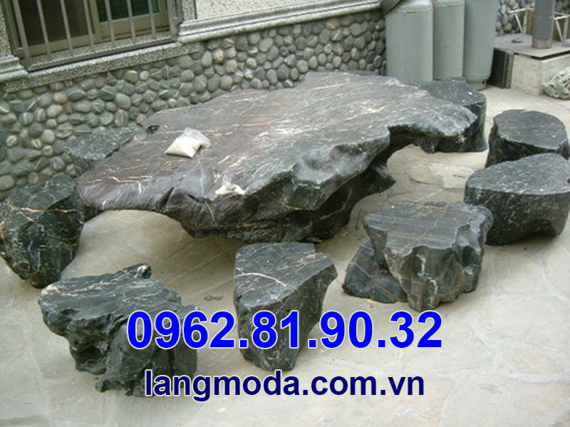 Mẫu bàn ghế đá tự nhiên chế tác từ đá đen Hòa Bình