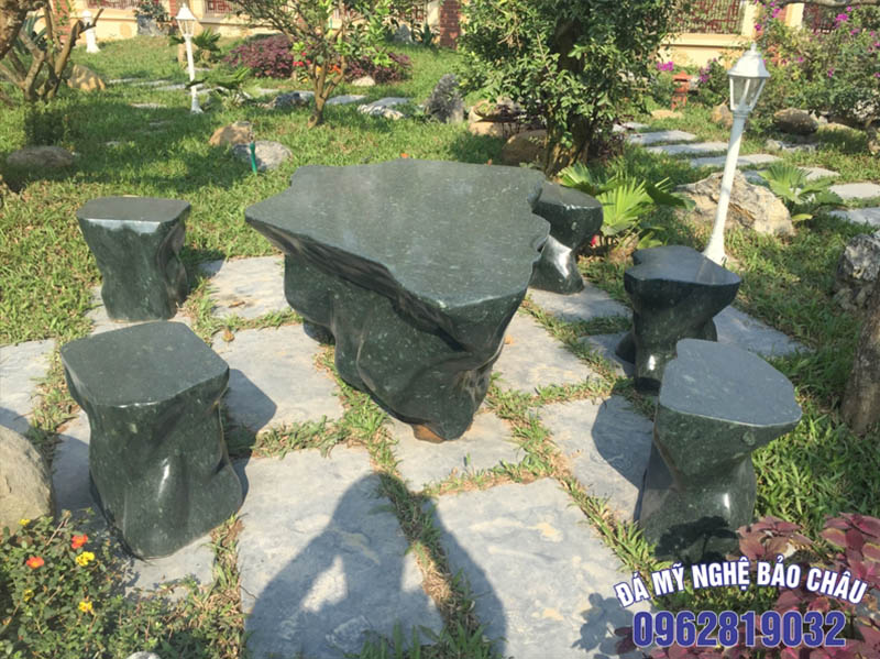Mẫu bàn ghế sân vườn bằng đá