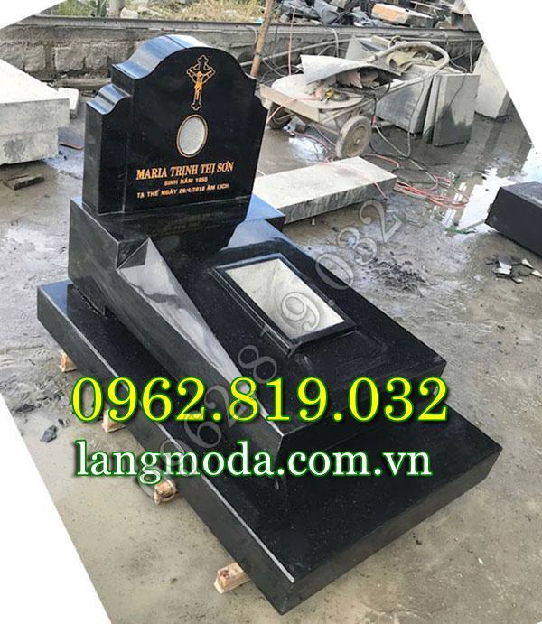Mộ đá đơn công giáo dành cho người theo đạo