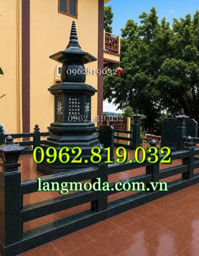 Mẫu mộ tháp Phật giáo bằng đá tại Sóc Trăng