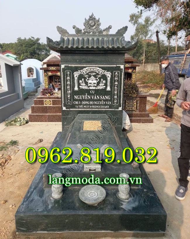 Mẫu mộ để tro cốt làm bằng đá xanh rêu
