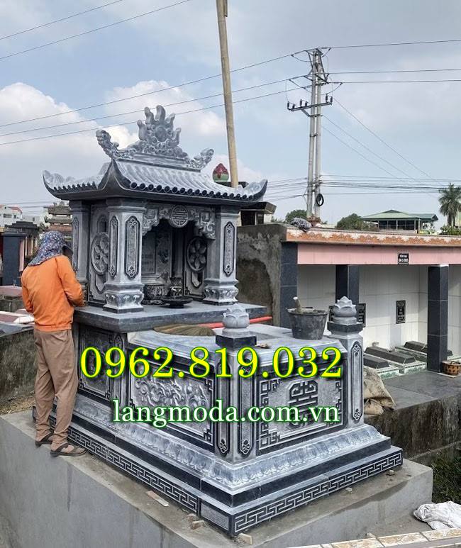 Mộ đá để tro cốt với phần thân mộ được chế tác cân đối